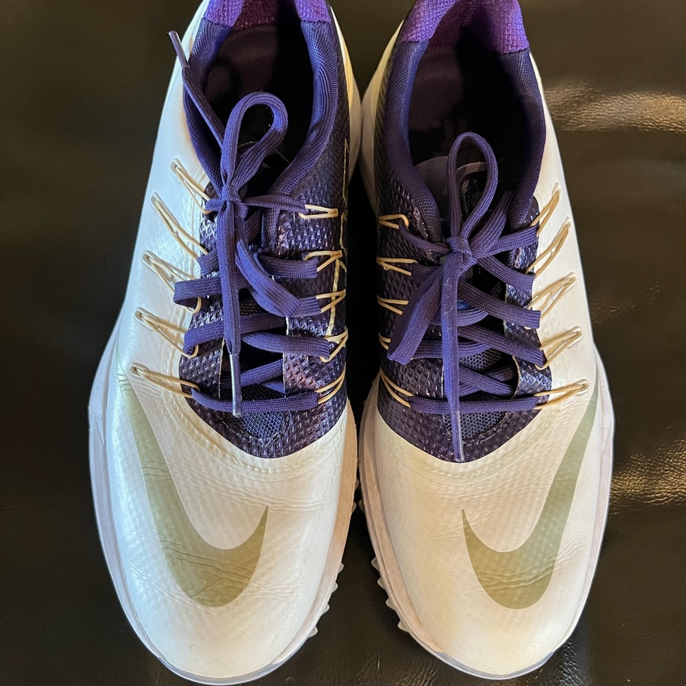 Nike golf shoes size 9. Great condition.
